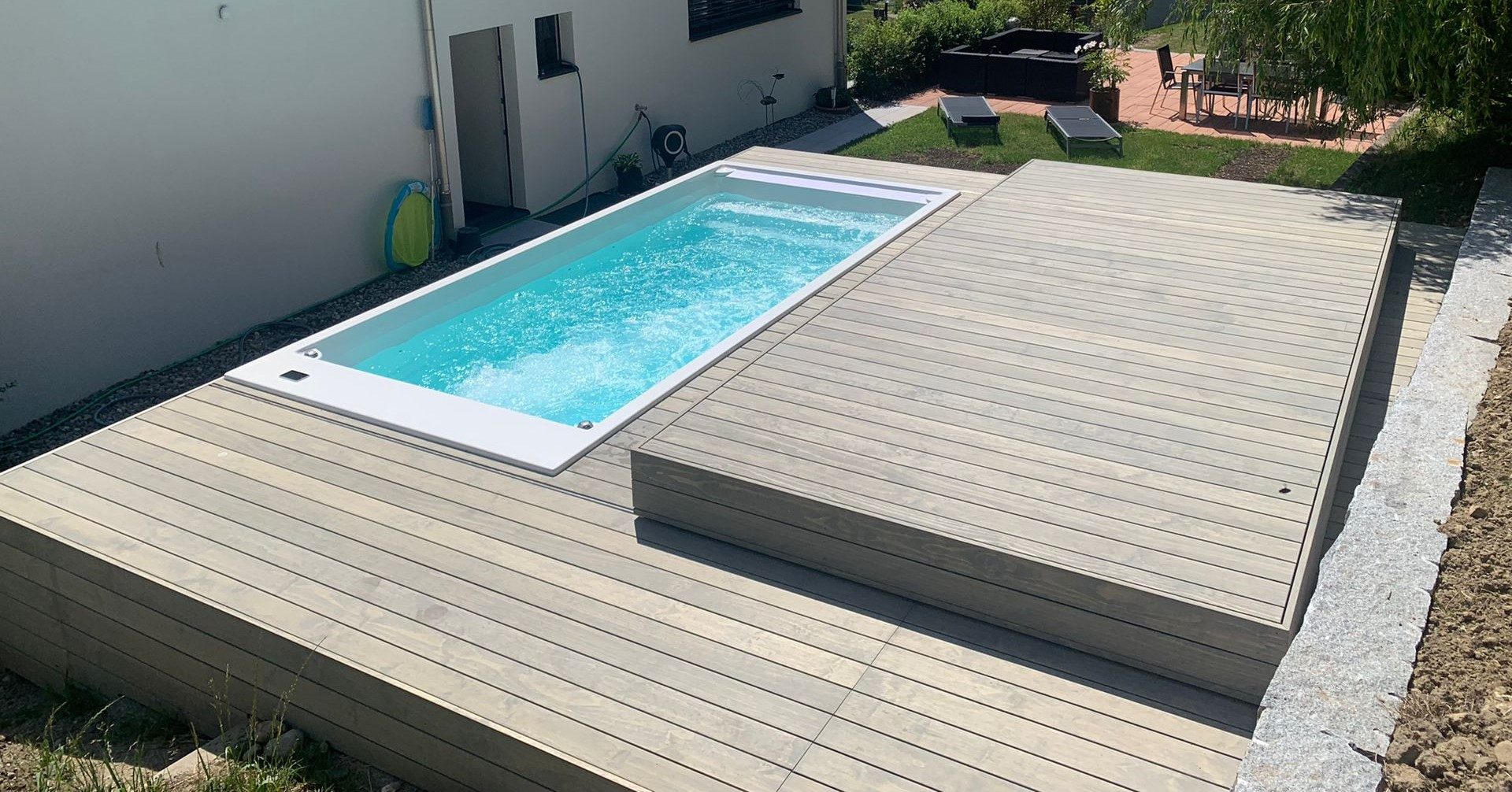 Pool mit Deck